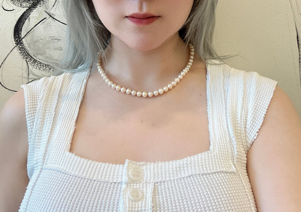 The minimal Akoya Pearl Necklace